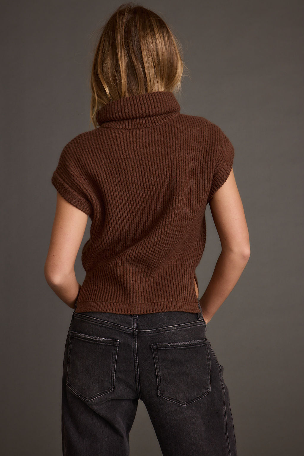 Kristen™ Boulder Brown Turtleneck Sweater Vest |Galliano.Store™